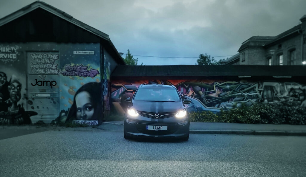 opel ampera-e in front of a wall